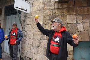 Ray shouts "One shekel! One shekel!"